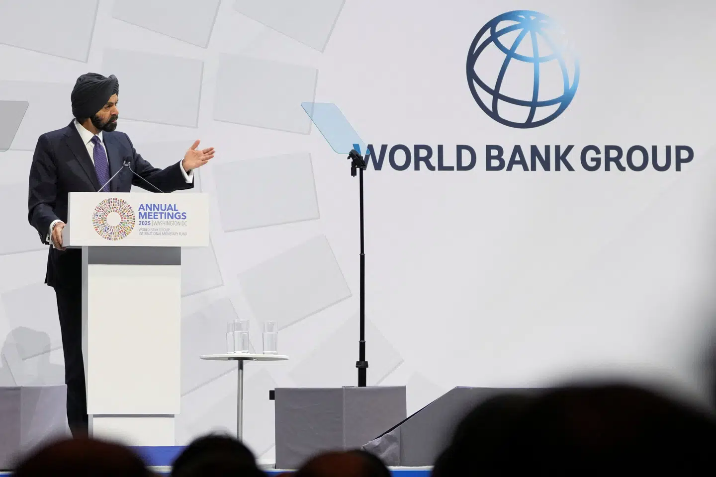 I bogen »The London Consensus« forsøger man at formulere en model, hvor økonomisk politik aktivt forebygger de sociale og politiske spændinger, der nærer populismen. Her taler World Bank formand Ajay Banga i Washington, D.C. 17. oktober 2025. Foto: Ken Cedeno/Reuters/Ritzau Scanpix