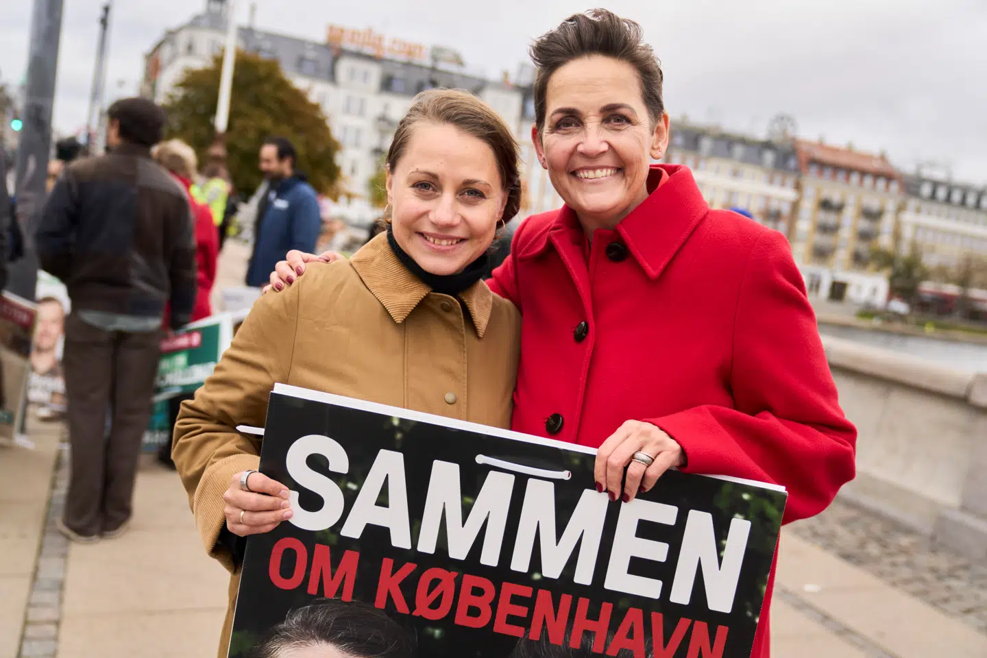 SFs formand, Pia Olsen Dyhr, og overborgmesterkandidat Sisse Marie Welling optrådte sammen både i virkeligheden, på valgplakater og i videoer på sociale medier.