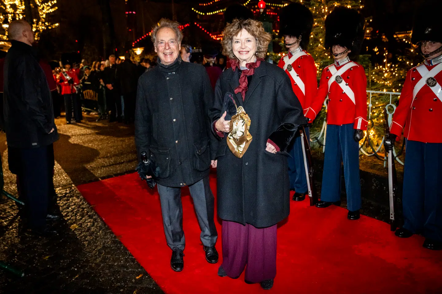 Bente Scavenius og Joen Bille støtter veninden dronning Margrethe til hendes repremiere på 'Snedronningen' i Tivolis Koncertsal.