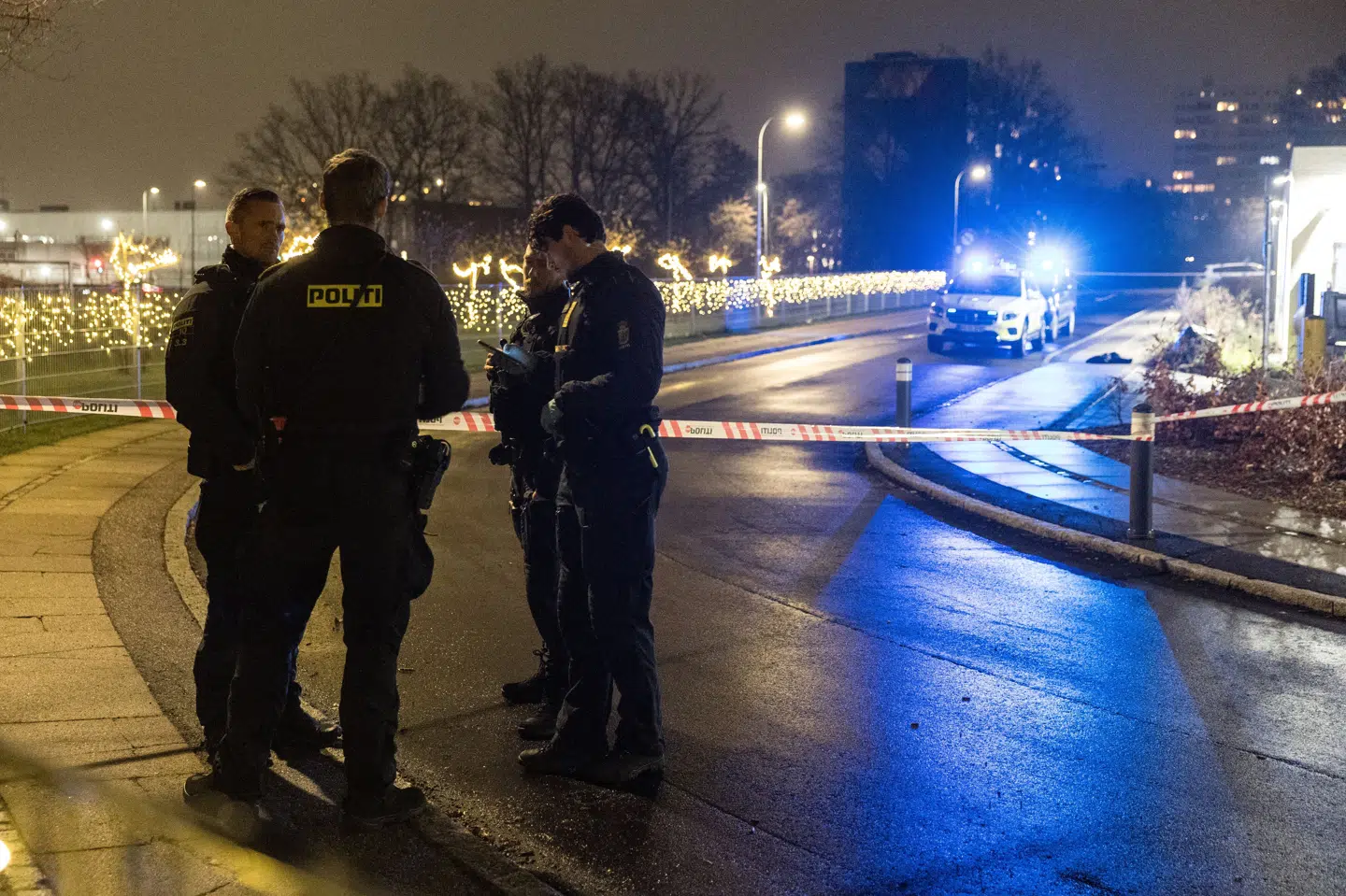 Politiet arbejdede torsdag aften på Turpinsvinget, hvor et område blev afspærret som følge af et knivstikkeri. Det 19-årige offer er fortsat indlagt.