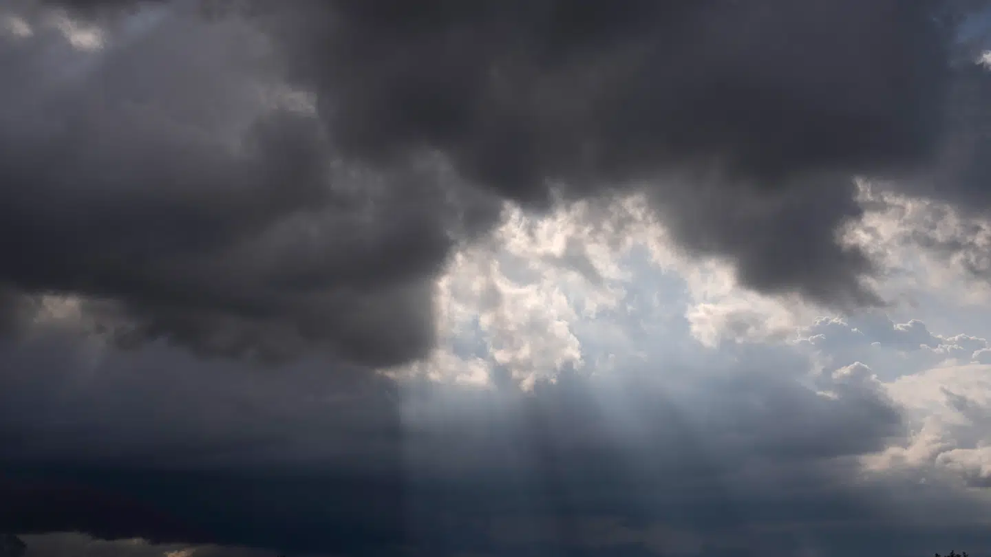 Fredag bliver lun, og hele landet risikerer at blive våde.