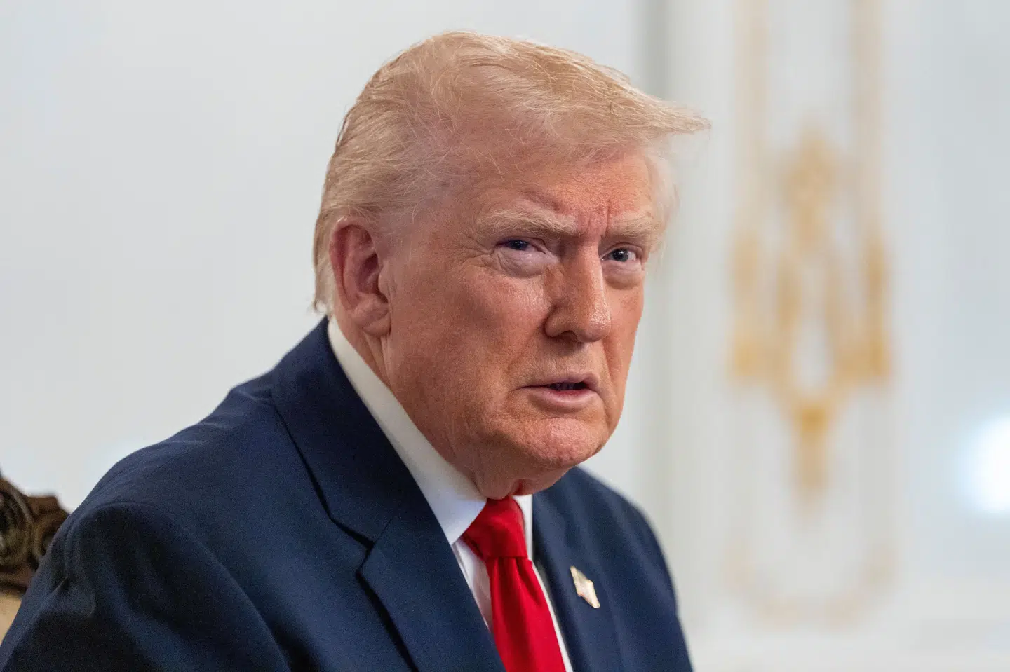 Den amerikanske præsident, Donald Trump, sagde natten til fredag dansk tid, at en kvindelig soldat havde mistet livet, efter at hun blev skudt onsdag i Washington D.C. Trump vil slå hårdt ned på migration fra en række lande verden over, siger han.