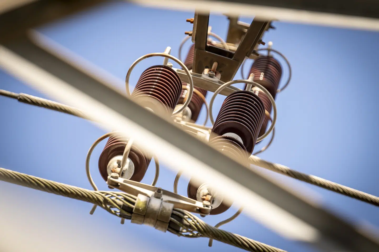 800.000 elkunder skal betale lidt mindre for at få transporteret strøm ud i stikkontakterne i december. (Arkivfoto).