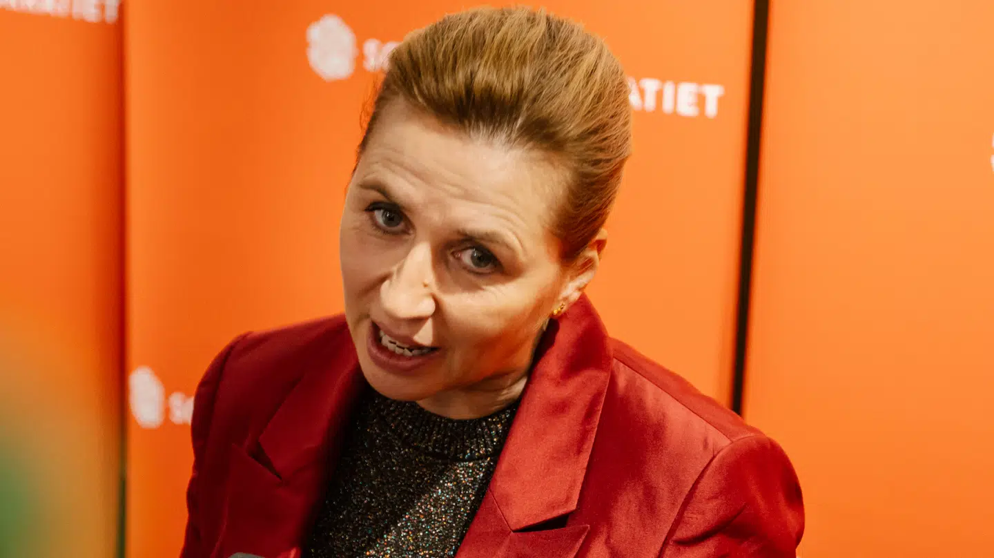 Statsminister Mette Frederiksen har efterhånden ryggen mod muren.