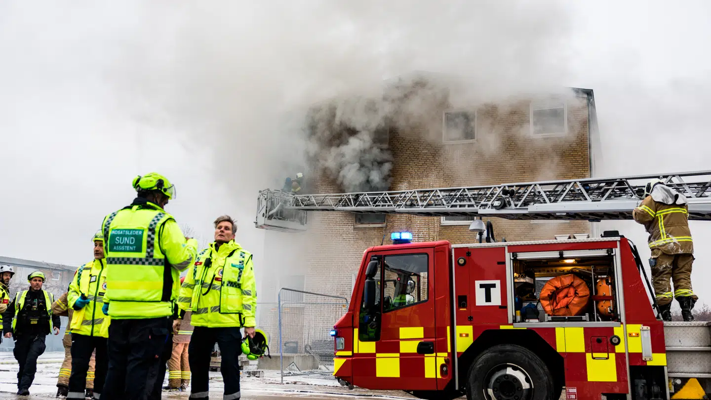 Anmeldelsen om branden kom omkring klokken 09.44 fredag morgen.