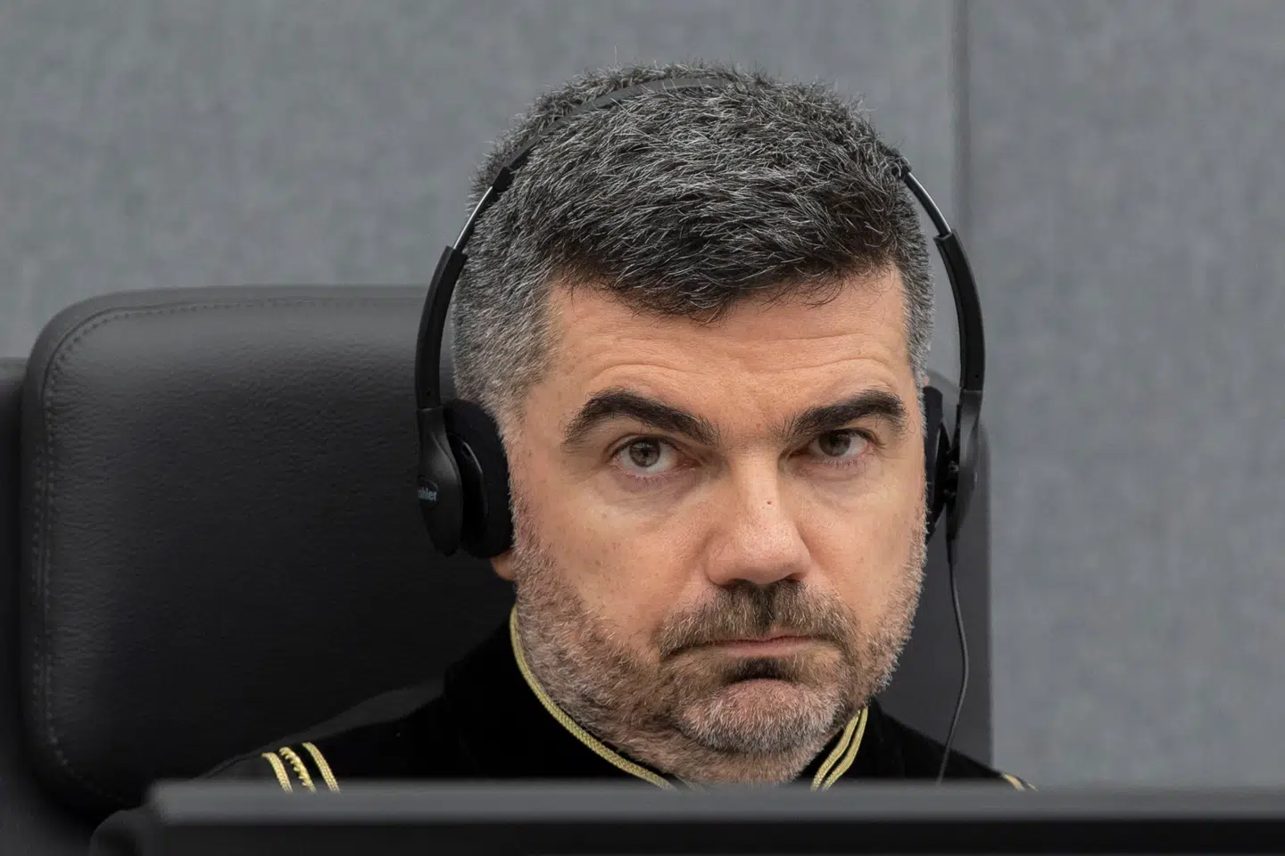 Den franske dommer Nicolas Guillou, som blandt andet har deltaget i Den Internationale Straffedomstols sager om krigsforbrydelser på Balkan, fik kappet den digitale forbindelse, efter at han var med til at godkende arrestordren på den israelske premierminister, Benjamin Netanyahu, for krigsforbrydelser og forbrydelser mod menneskeheden.