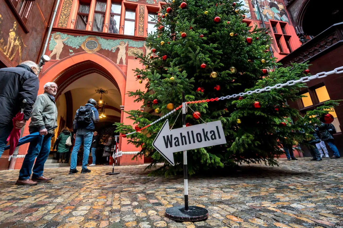 Der er lang tradition for mange folkeafstemninger i Schweiz. På søndag gælder det indførelsen af en arveafgift på 50 procent for store formuer.