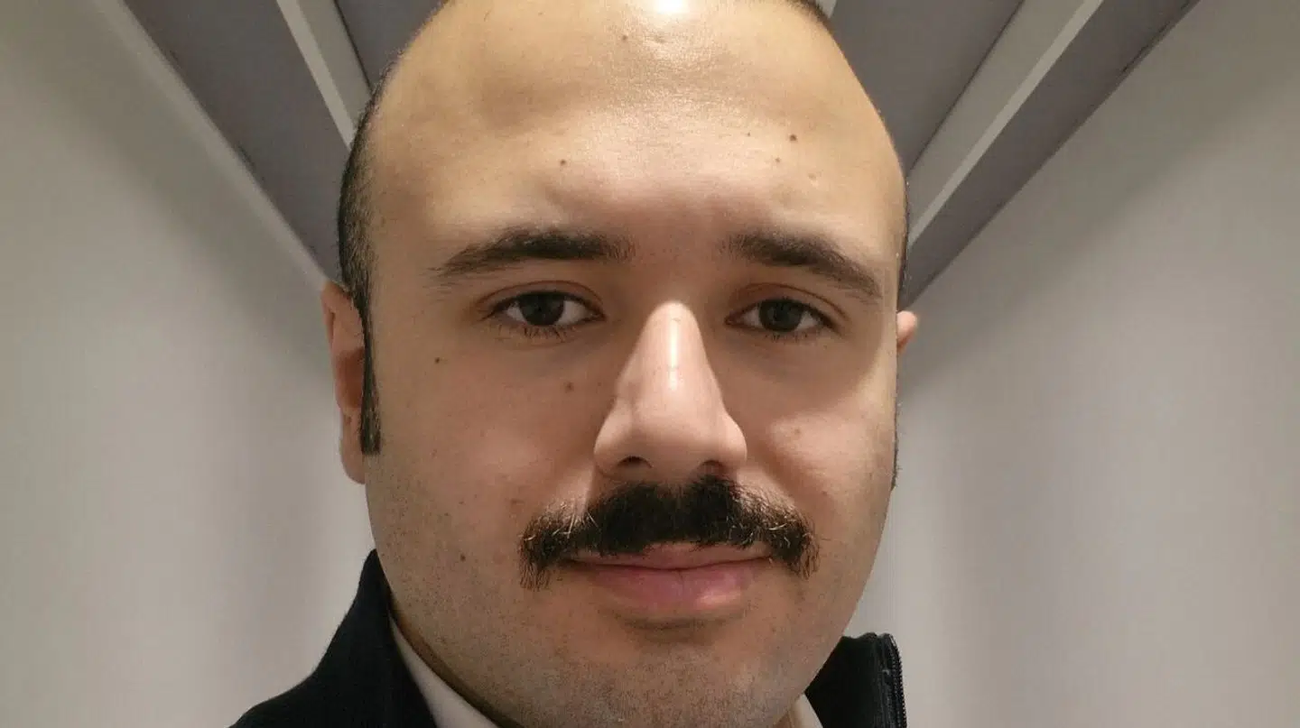 Jesper Gür er imod, at Københavns Universitet nu lukker sine såkaldte »stillerum«, der i praksis mest har fungeret som bederum for muslimske studerende som ham selv.