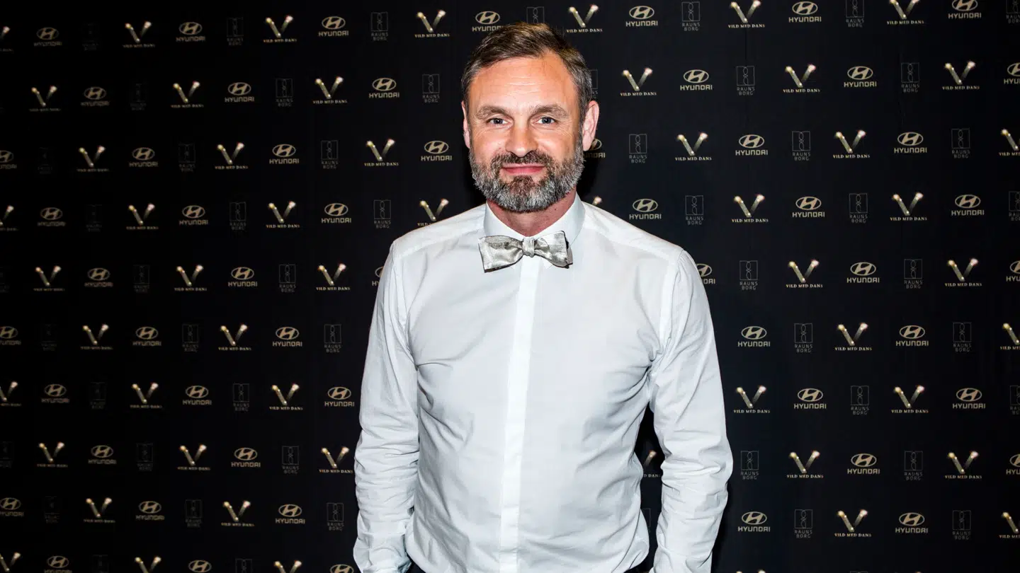 Tidligere vært på programmet Claus Elming. Han har blandt andet været vært med Andrea Elisabeth Rudolph og Christiane Schaumburg-Müller Aaxman.