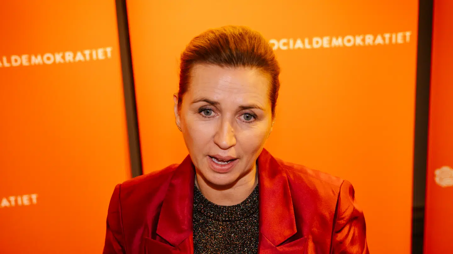 Mette Frederiksen undskylder sig vurdering af aldersgrænse på sociale medier som vigtigere end stigende fødevarepriser med, at hun ikke havde prøvet formatet før.