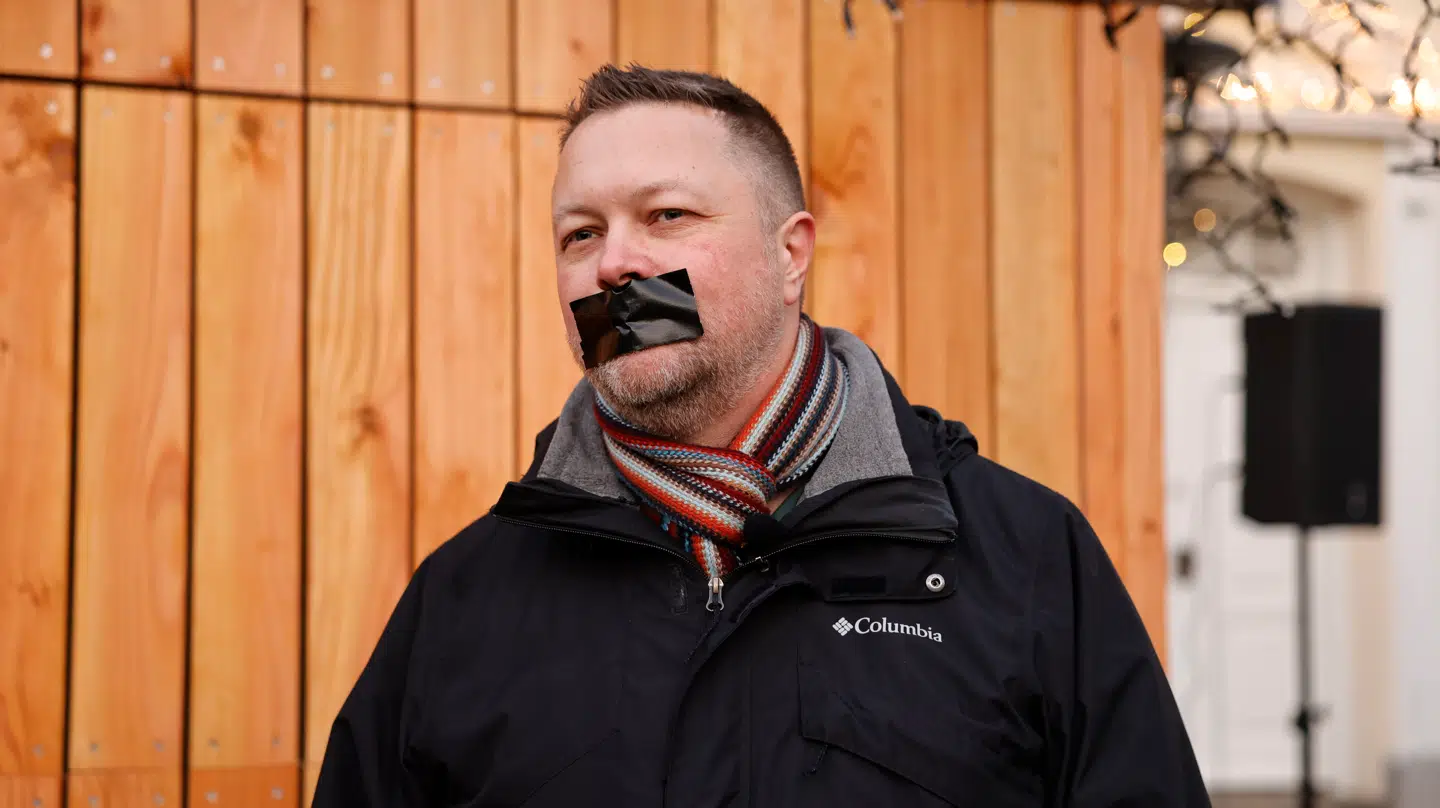 Initiativtager opfordrer demonstranter til måske at tage et stykke gaffatape over munden for at protestere.