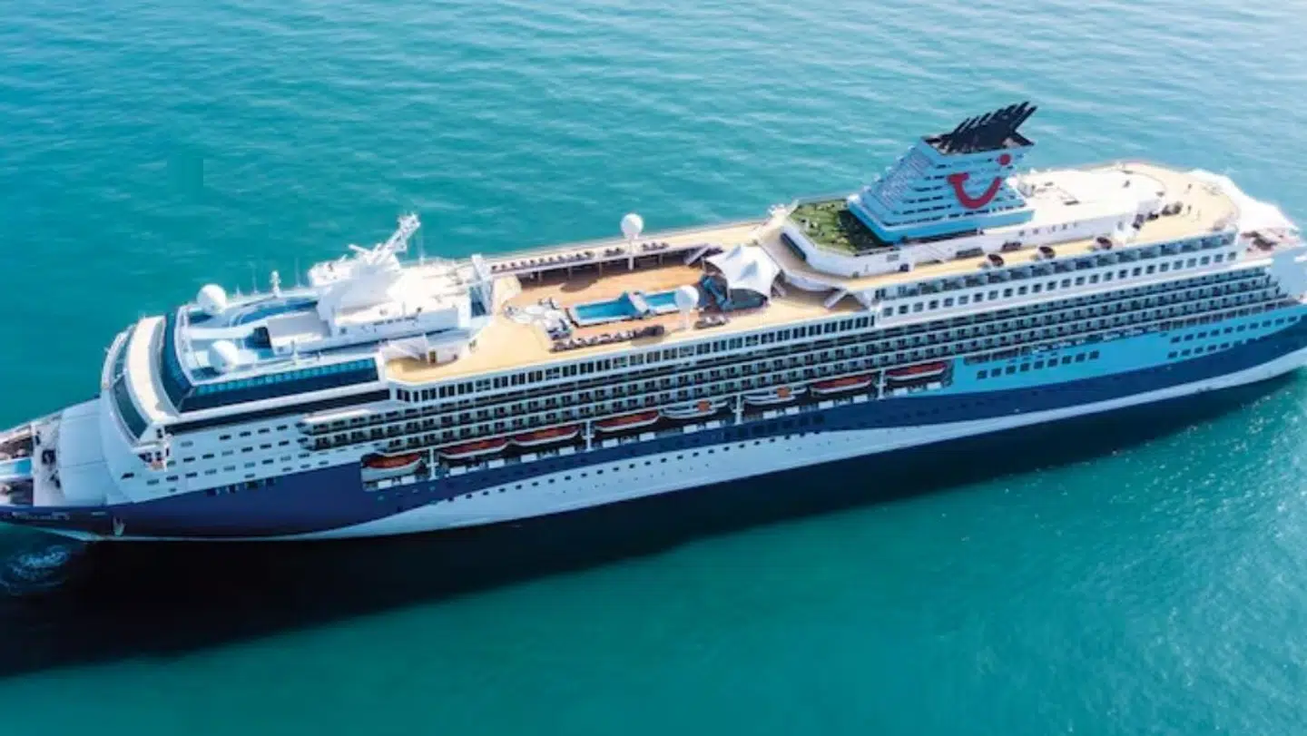 Det var på dette skib, Marella Explorer 2 , at den ældre mand faldt overbord.