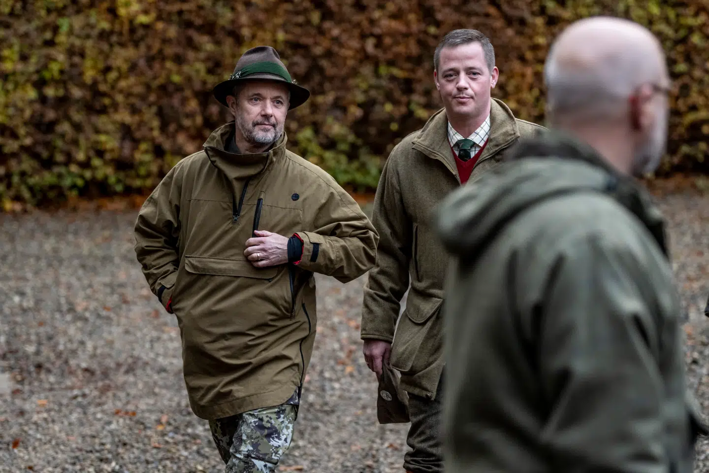 Kong Frederik og transportminister Thomas Danielsen under kongejagten i Klosterheden i Vestjylland den 6. november.