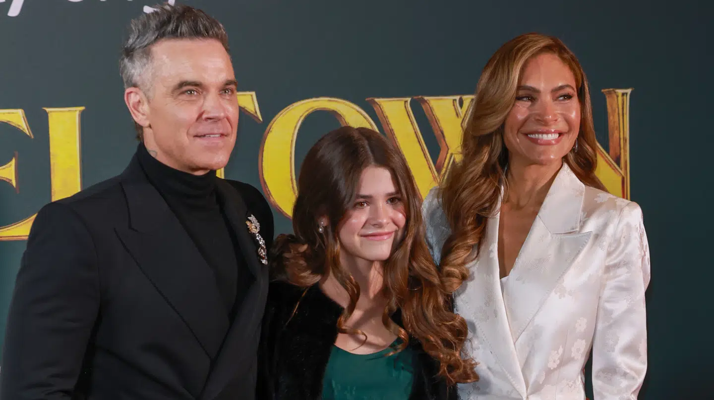 Robbie Williams og hans hustru Ayda Field havde datteren Teddy med til premiere.