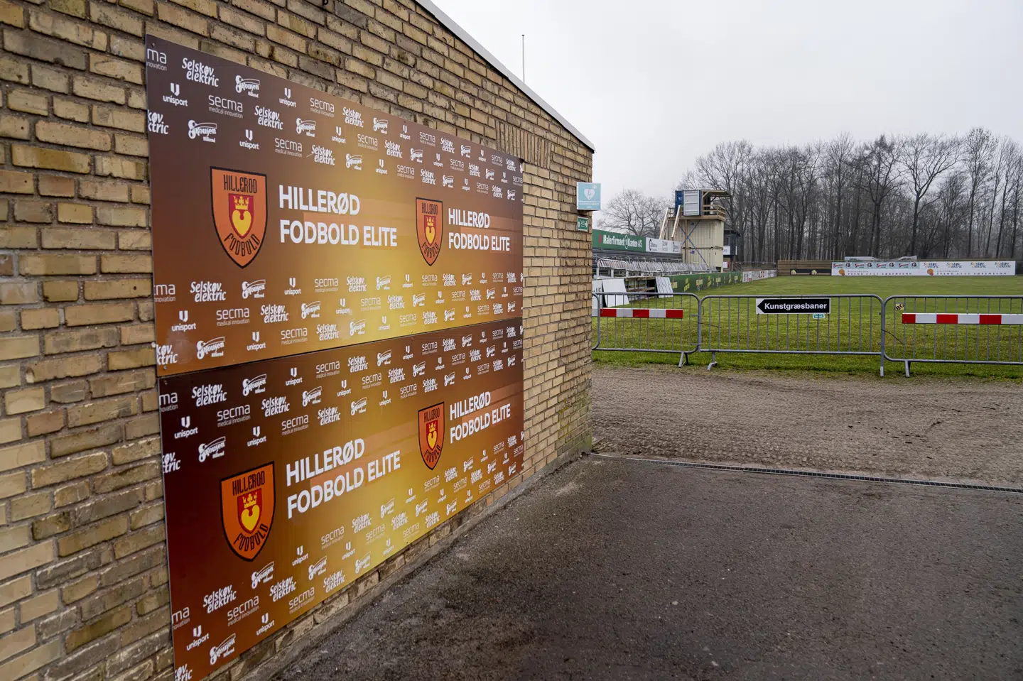Hillerød Stadion lever ikke op til kravene i 1. division, og derfor spiller Hillerød sine ligakampe i Helsingør. (Arkivfoto).