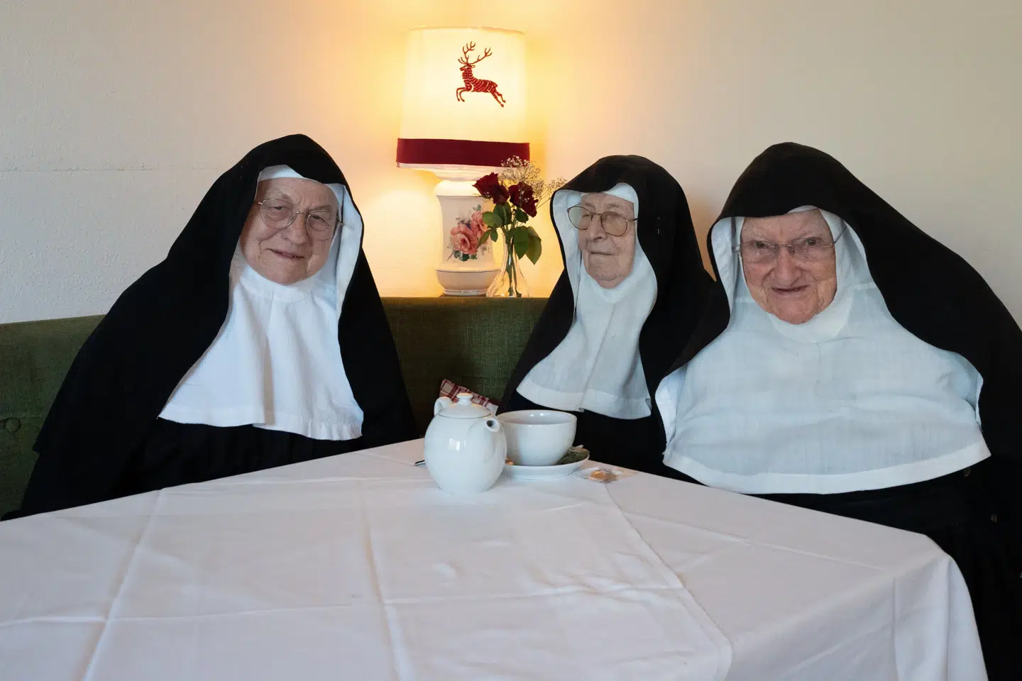 Nonnerne Rita, Regina og Bernadette på henholdsvis 82, 86 og 88 år er vendt tilbage til det kloster, de for nogle år siden blev smidt ud af. De er samtidig blevet Instagram-stjerner med mere end 100.000 følgere.