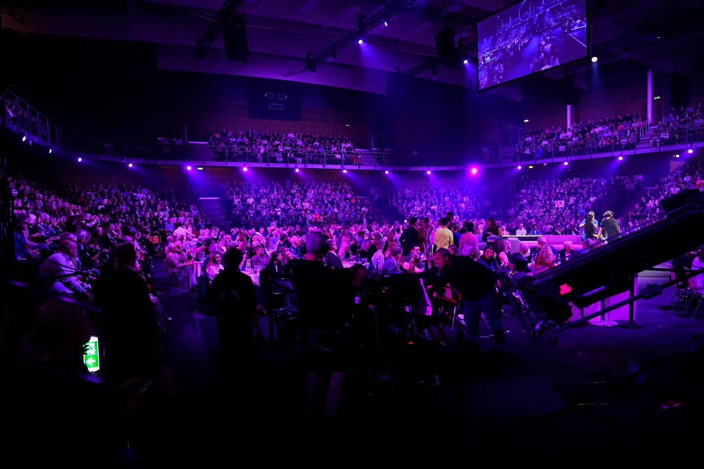 Forum Horsens lagde en flot kulisse til den allersidste finale i 'Vild med dans' nogensinde – også selvom det var københavnerstudiet, der var blevet rykket til svømmehallen i Horsens.