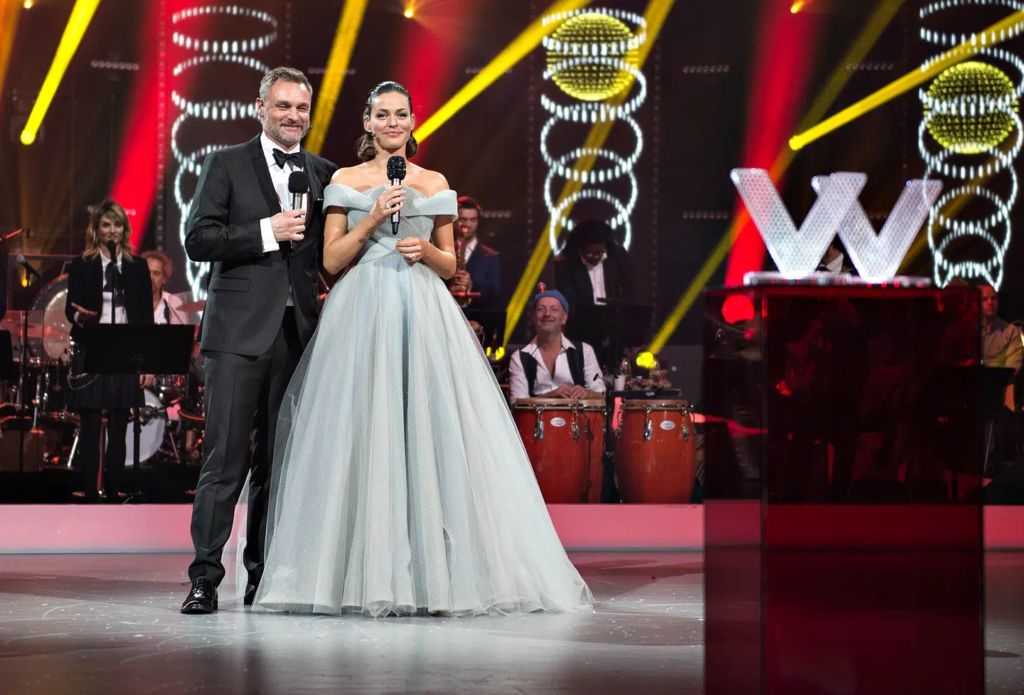 Man savnede de tidligere værtsikoner Claus Elming og Sarah Grünewald – men dem har TV 2 angiveligt ikke villet punge ud for at få til Horsens. TV 2 har endnu ikke kommenteret Claus Elmings anklager.