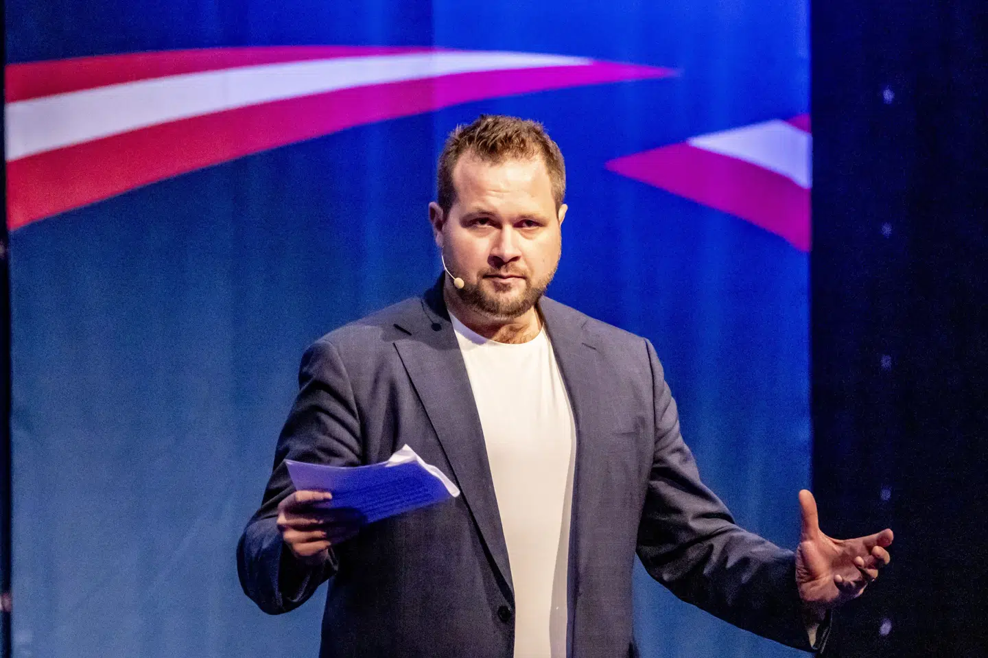 Anders Vistisen var på talerstolen, da Dansk Folkeparti holdt årsmøde i september sidste år. Som partiets fungerende udenrigsordfører foreslår han nu, at den danske støtte til Ukraine bliver undersøgt. (Arkivfoto).