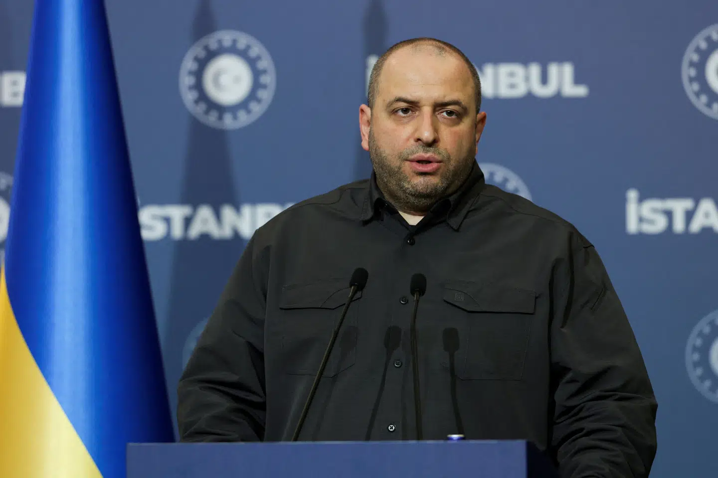 Rustem Umerov er leder af den ukrainske delegation, der forhandler fred imellem Ukraine og Rusland. I juli foregik tredje runde af fredsforhandlingerne i Istanbul, hvor Umerov talte på en pressekonference. Lørdag er han på vej til USA for at fortsætte fredsforhandlingerne. (Arkivfoto).