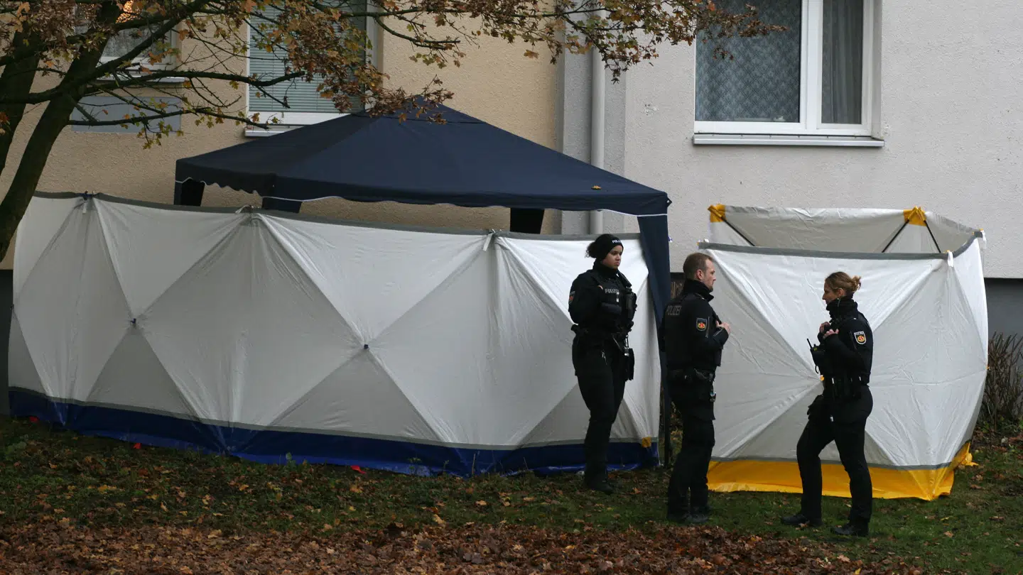 Tysk politi er til stede ved adressen, hvor det niårige barn faldt fra tredje sal.