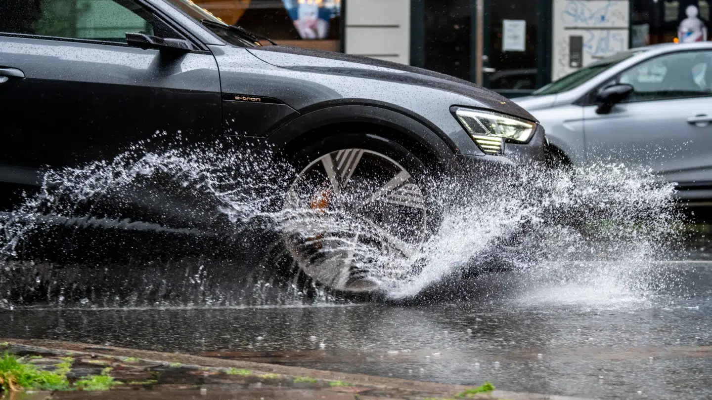 Store dele af England og Wales forbereder sig på oversvømmelser i weekenden.