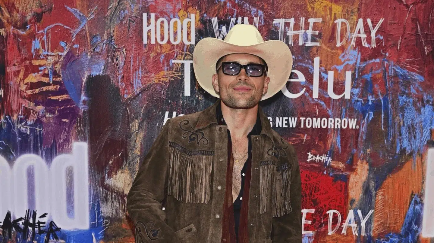 Den danske kunstner By Brachér lever til dagligt af at lave og sælge sin kunst.