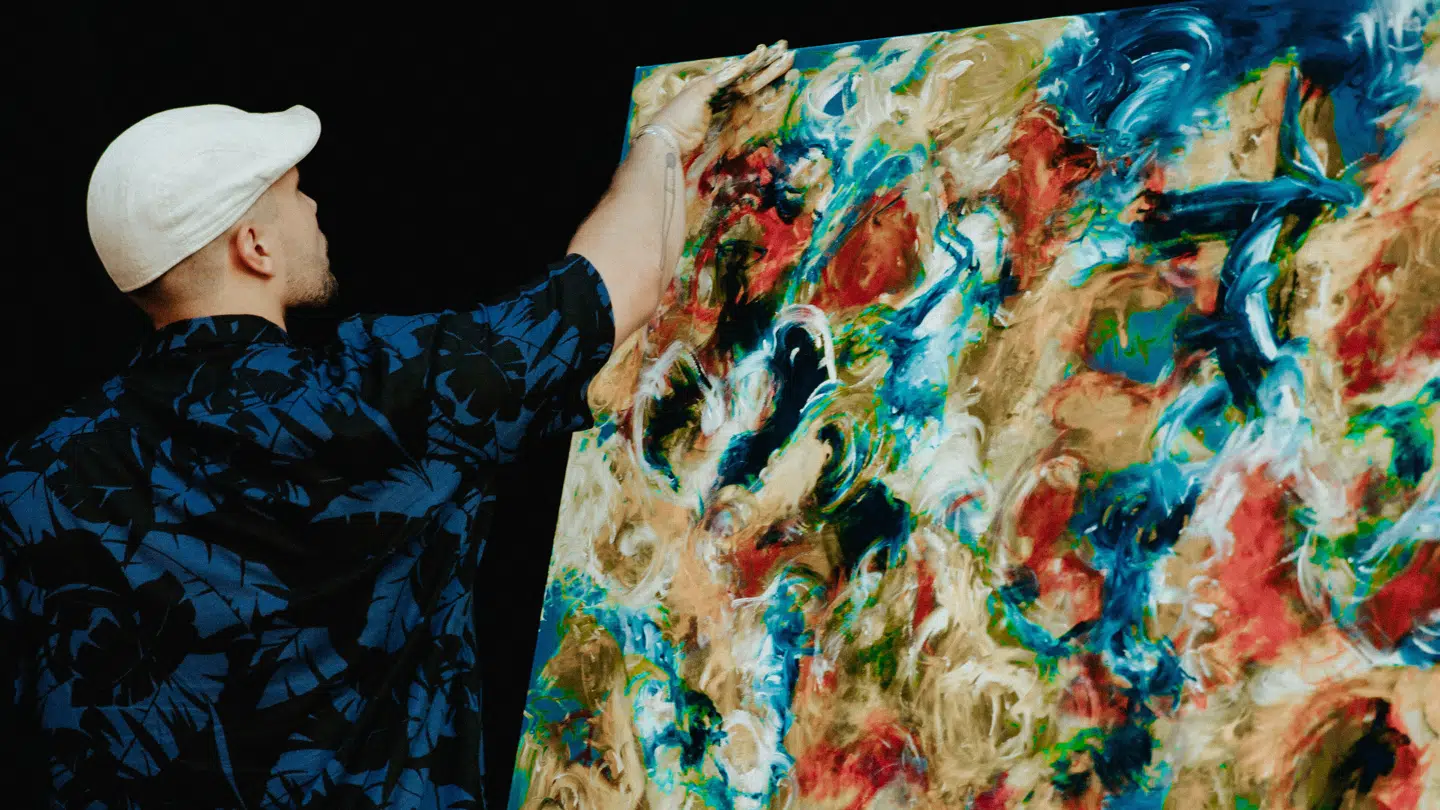 Martin Brachér tager sig godt betalt for sin kunst. På sin hjemmeside ligger priserne fra 10.000 kroner og helt op til 225.000 kroner for et værk.