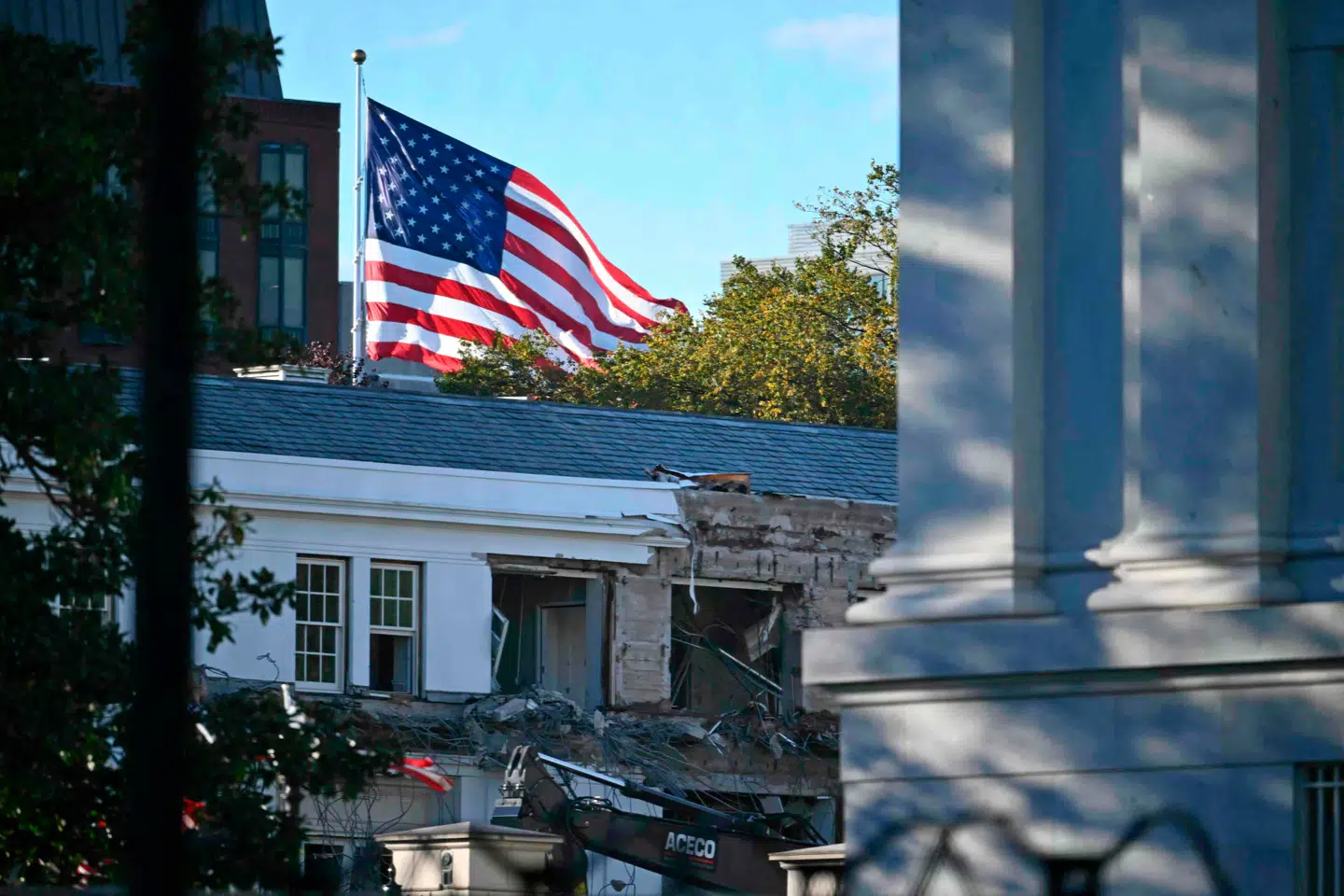 Donald Trump er ved at rive en del af Det Hvide Hus ned for at lave en helt ny balsal.