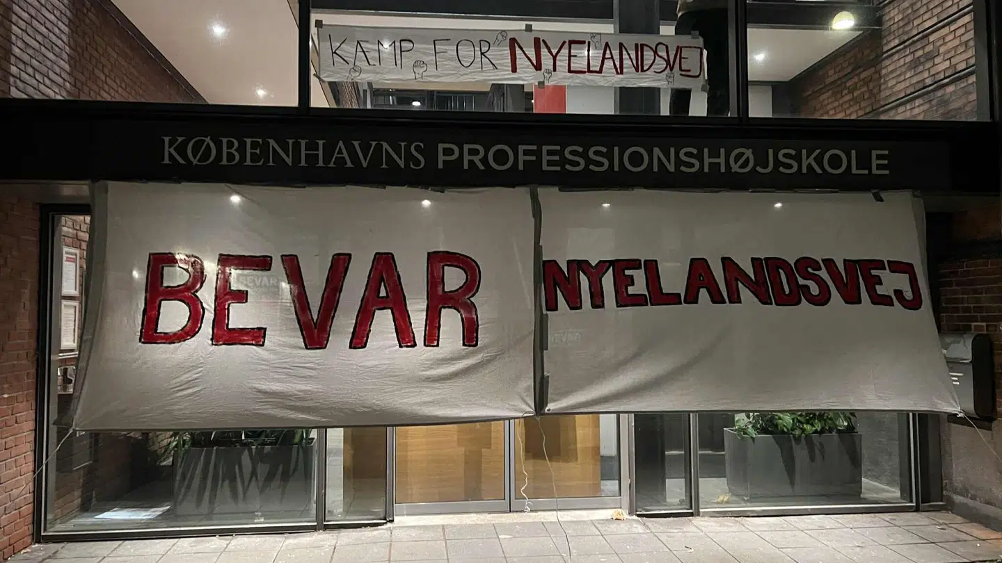 Sådan ser indgangspartiet til læreruddannelsen på Campus Nyelandsvej ud tidligt mandag morgen.