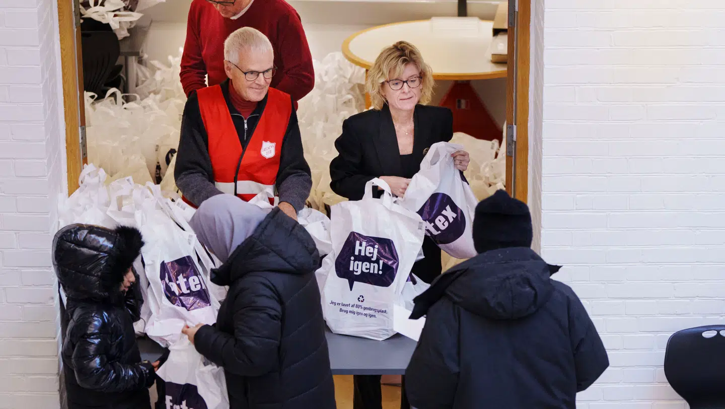 (ARKIV-foto) Frelsens Hær uddeler julehjælp på Frederiksberg den 20. december 2023.