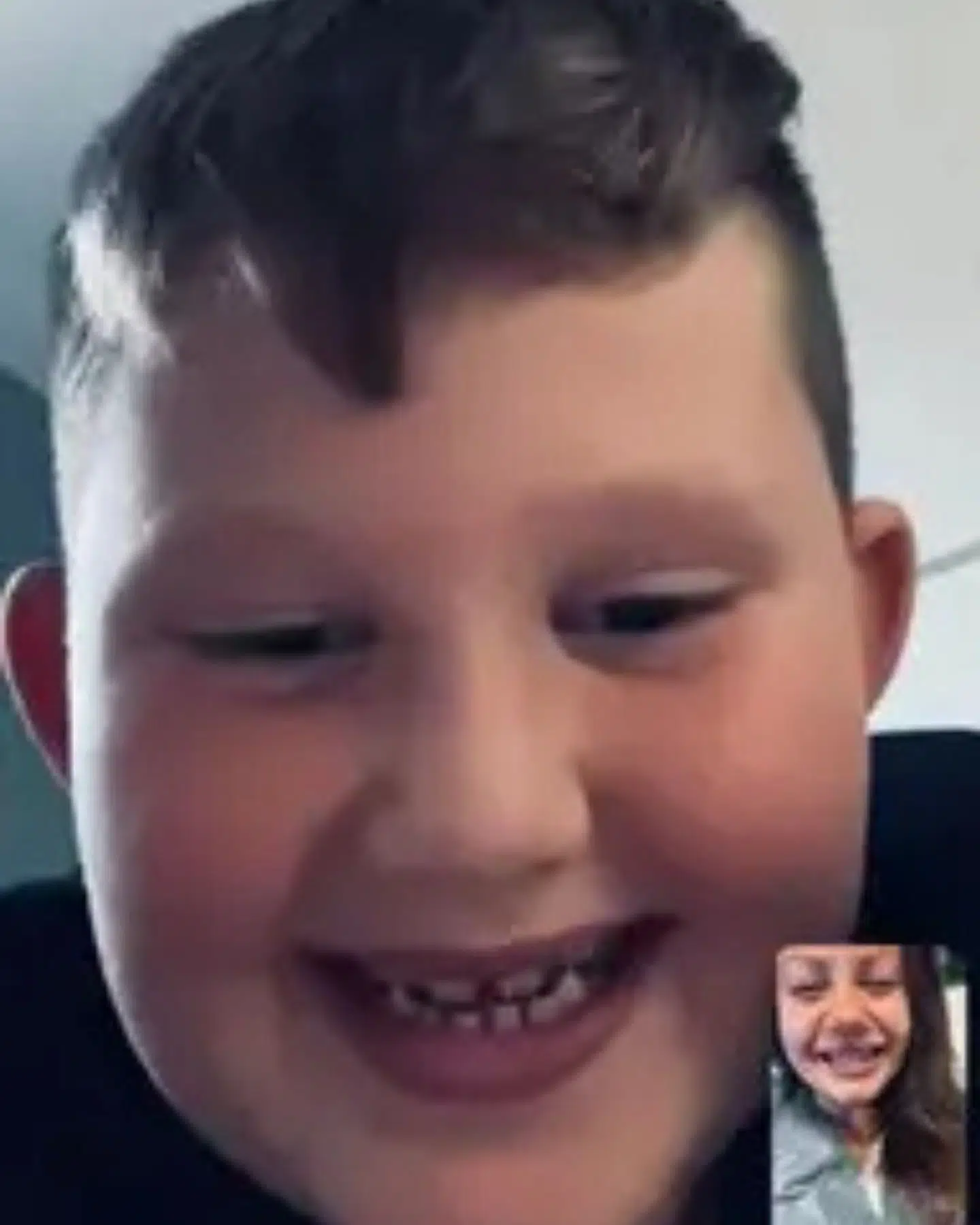 Mor Sonja i et facetimeopkald med sønnen Marko.