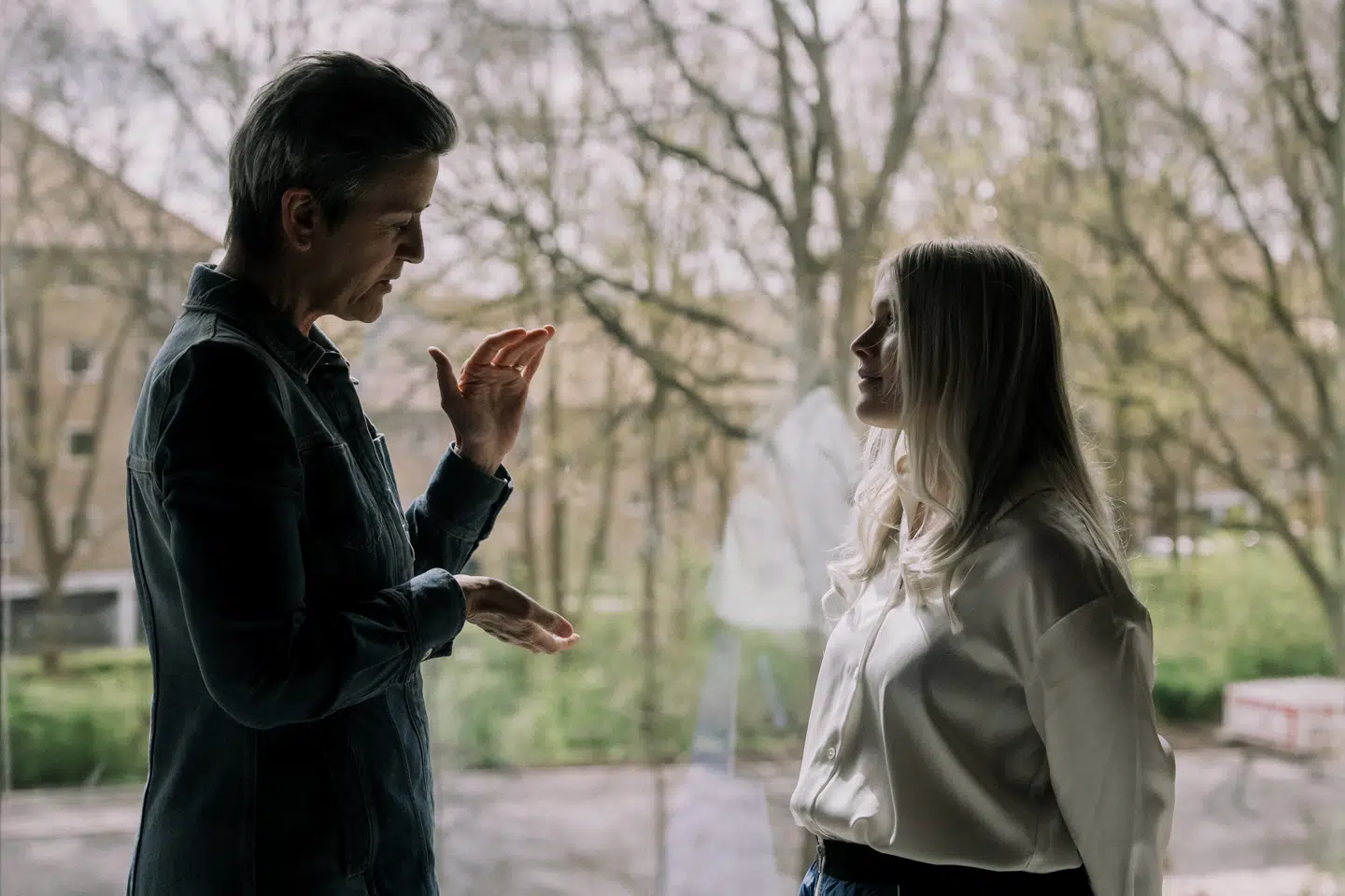 Margrethe Vestager i samtale med Maria Emilie Hoffmann, der var på sidste års liste og i den forbindelse havde udpeget netop Vestager til sit erhvervsidol.