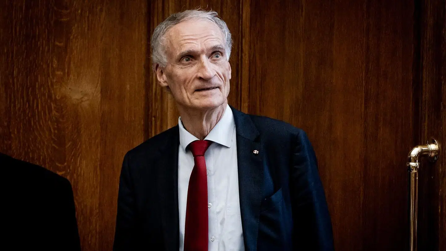 »Det ligner jo noget, der kunne været taget ud af en Holberg-komedie,« skriver Henrik Marstal om udnævnelsen af Bertel Haarder som formand for Det Kongelige Teater.