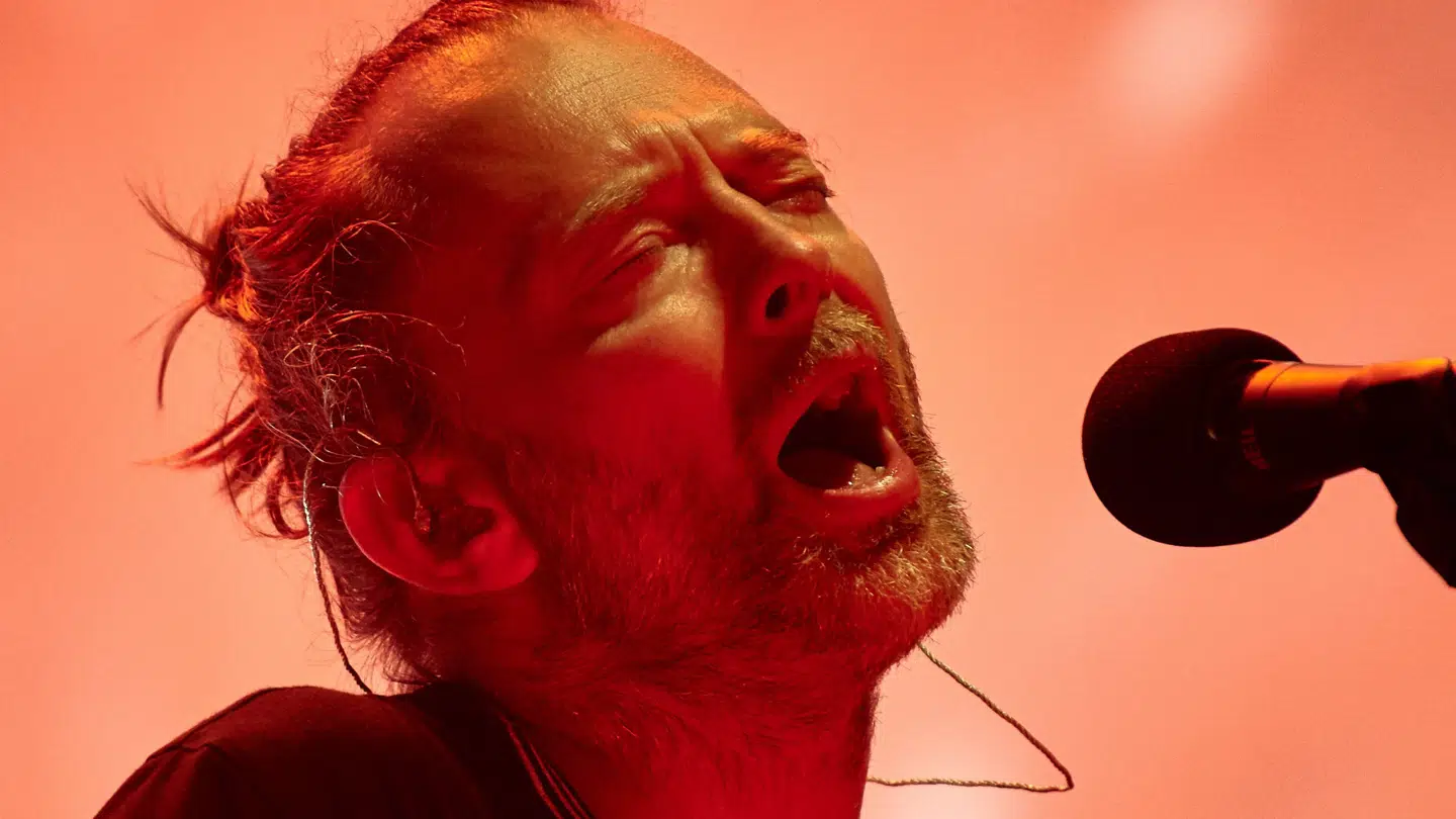 Radioheads forsanger Thom Yorke er blevet ramt af en alvorlig halsinfektion.