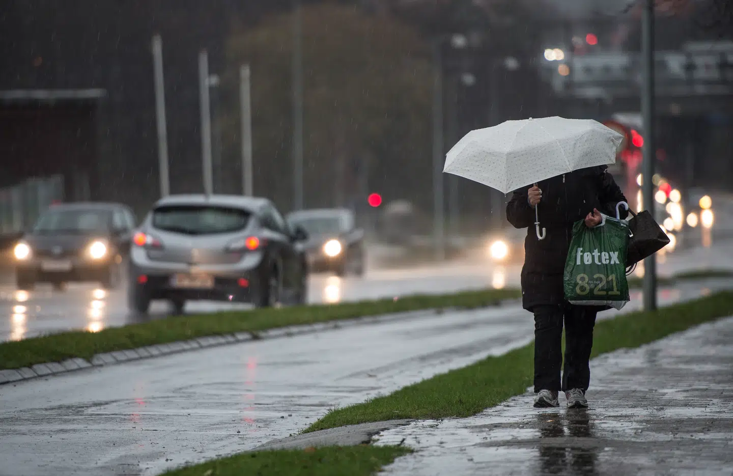 Tirsdag bliver det gråt og regnfuldt, men der kan komme lidt sol om formiddagen i de sydøstlige egne.