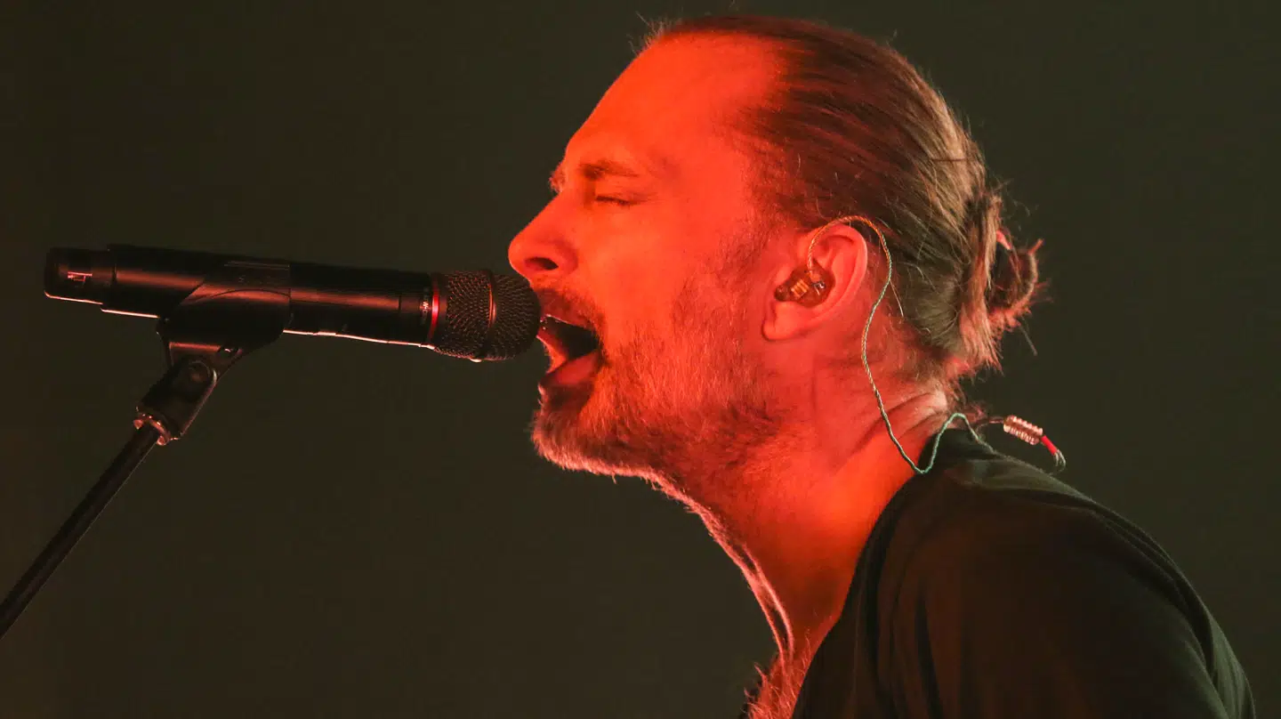Thom Yorke har fået en alvorlig halsinfektion.