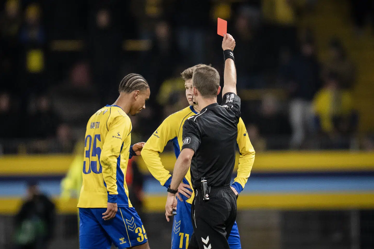 Noah Nartey fik rødt kort i slutminutterne for en voldsom tackling på Fredericias Oscar Buch.