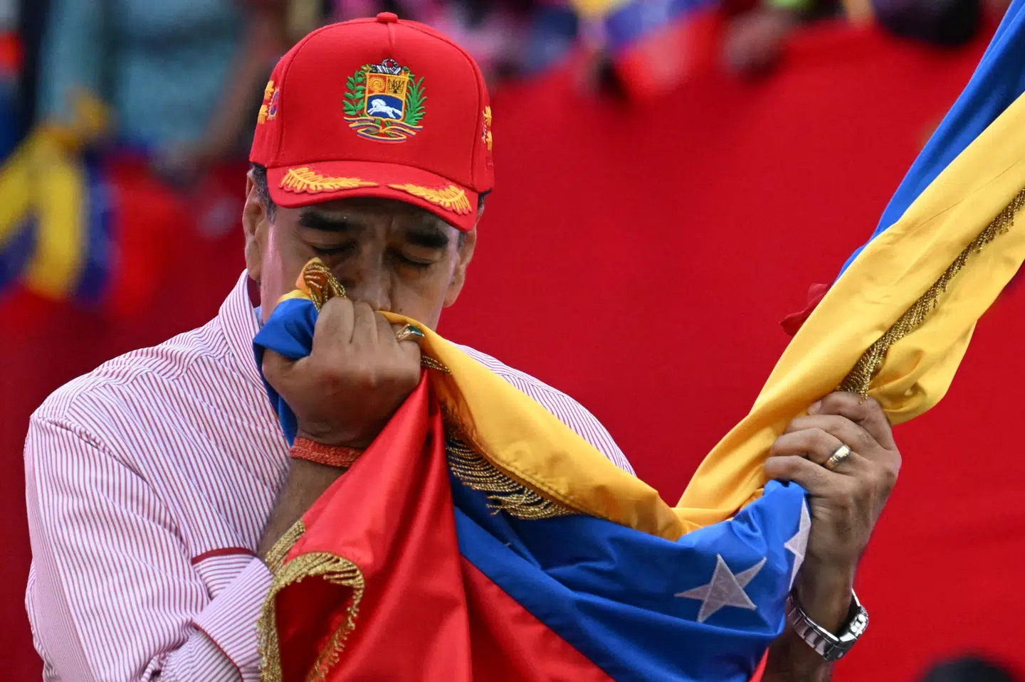 Nicolas Maduro holdt mandag en tale for tusindvis af venezuelanere, hvor han lovede dem troskab. Præsidenten sagde også, at USA's militær har testet Venezuela de seneste 22 uger.