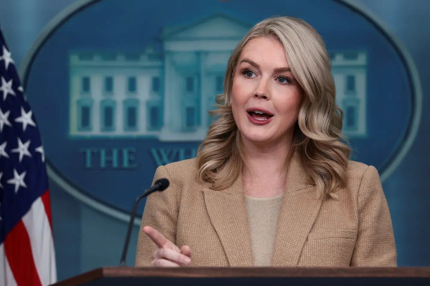 Karoline Leavitt siger, at admiral handlede inden for lovens rammer, da USA's militær i september udførte et dobbeltangreb på en båd i Caribien.