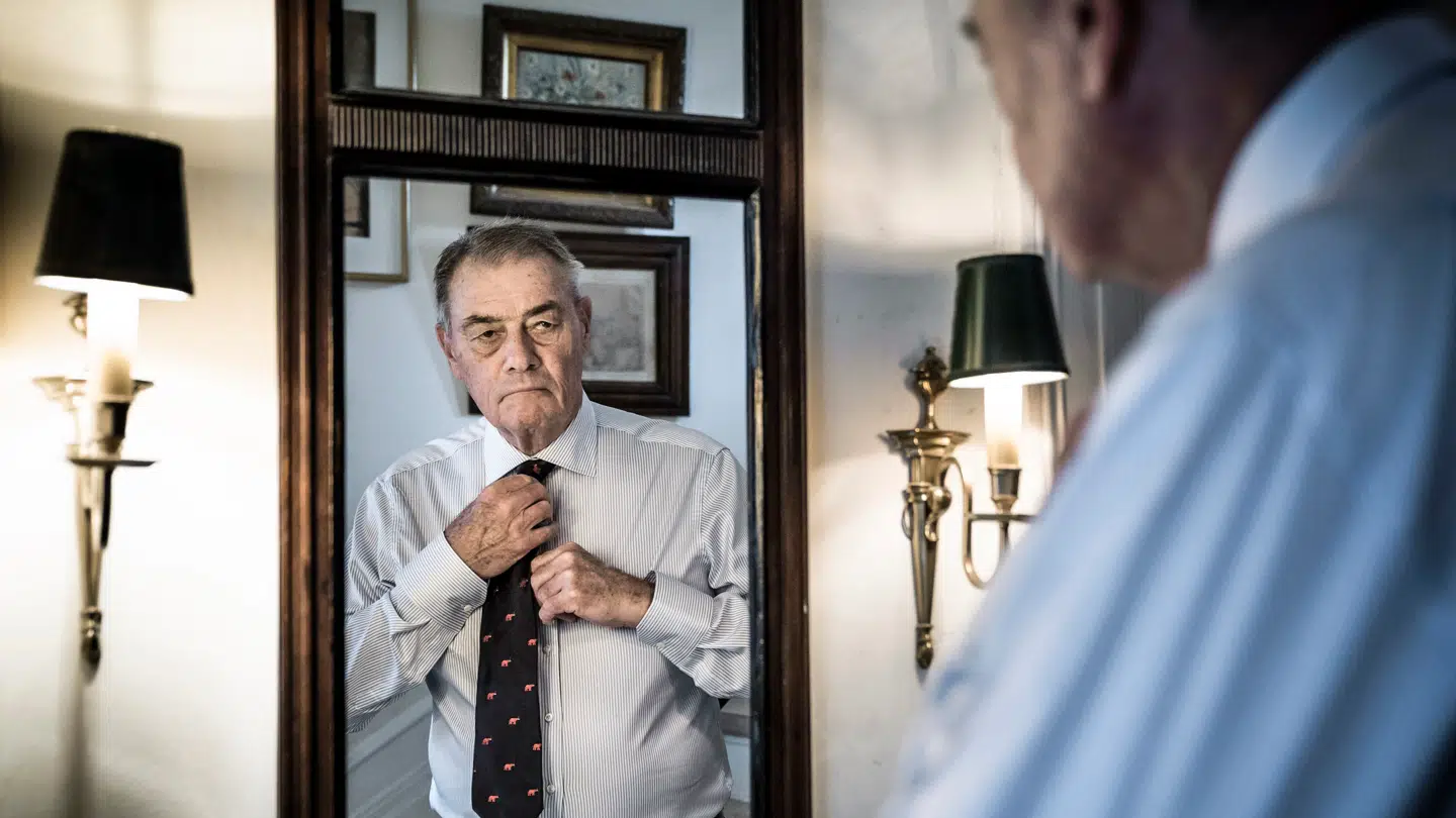 Asger Aamund inviterer hvert år familien til hjemmelavede æbleskiver, fortæller han.