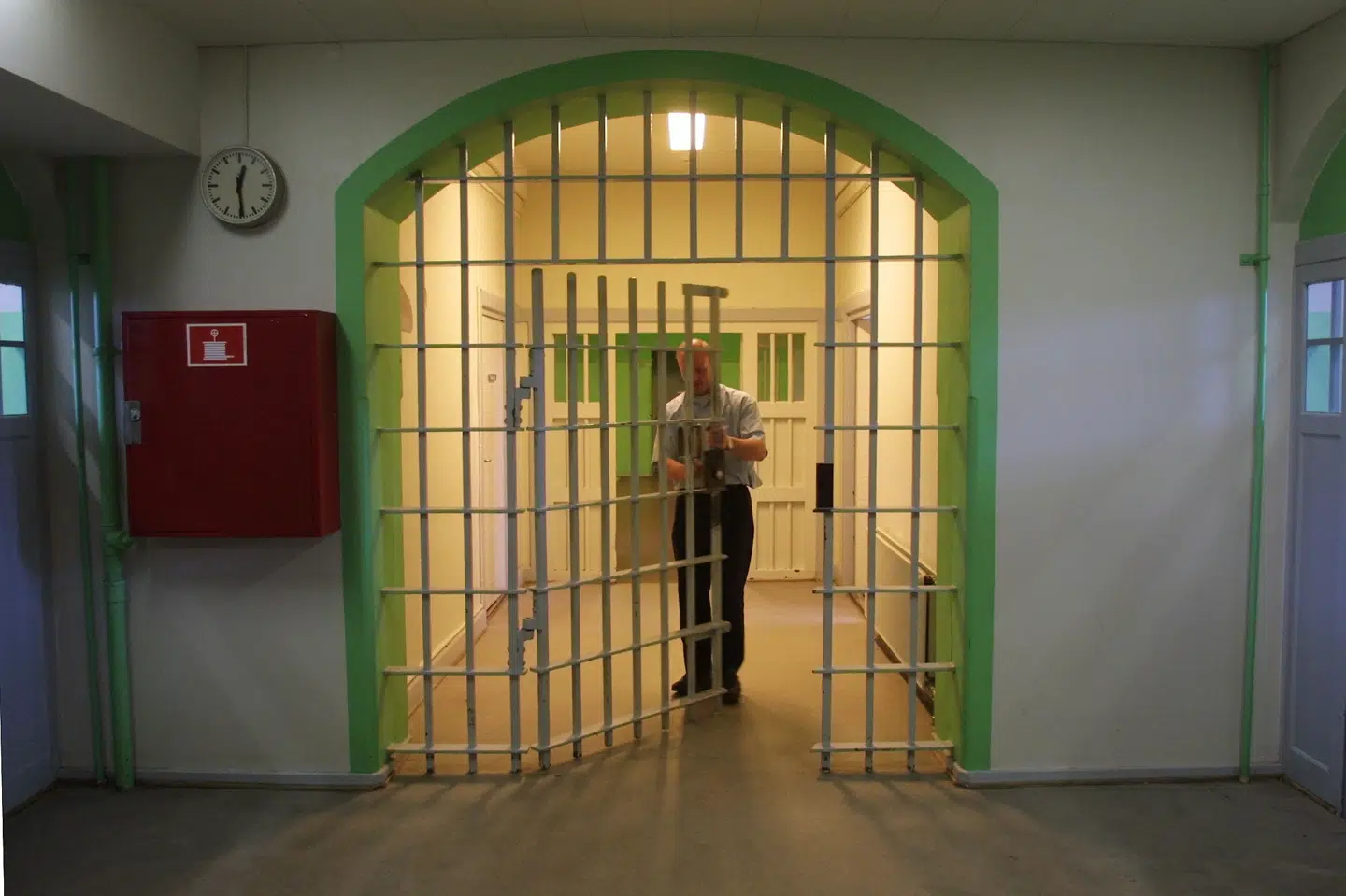 Uniformerede medarbejdere - eksempelvis i Nyborg Fængsel - får snart ekstra penge, når 35 af puljens 100 millioner kroner udbetales som bonus. (Arkivfoto).