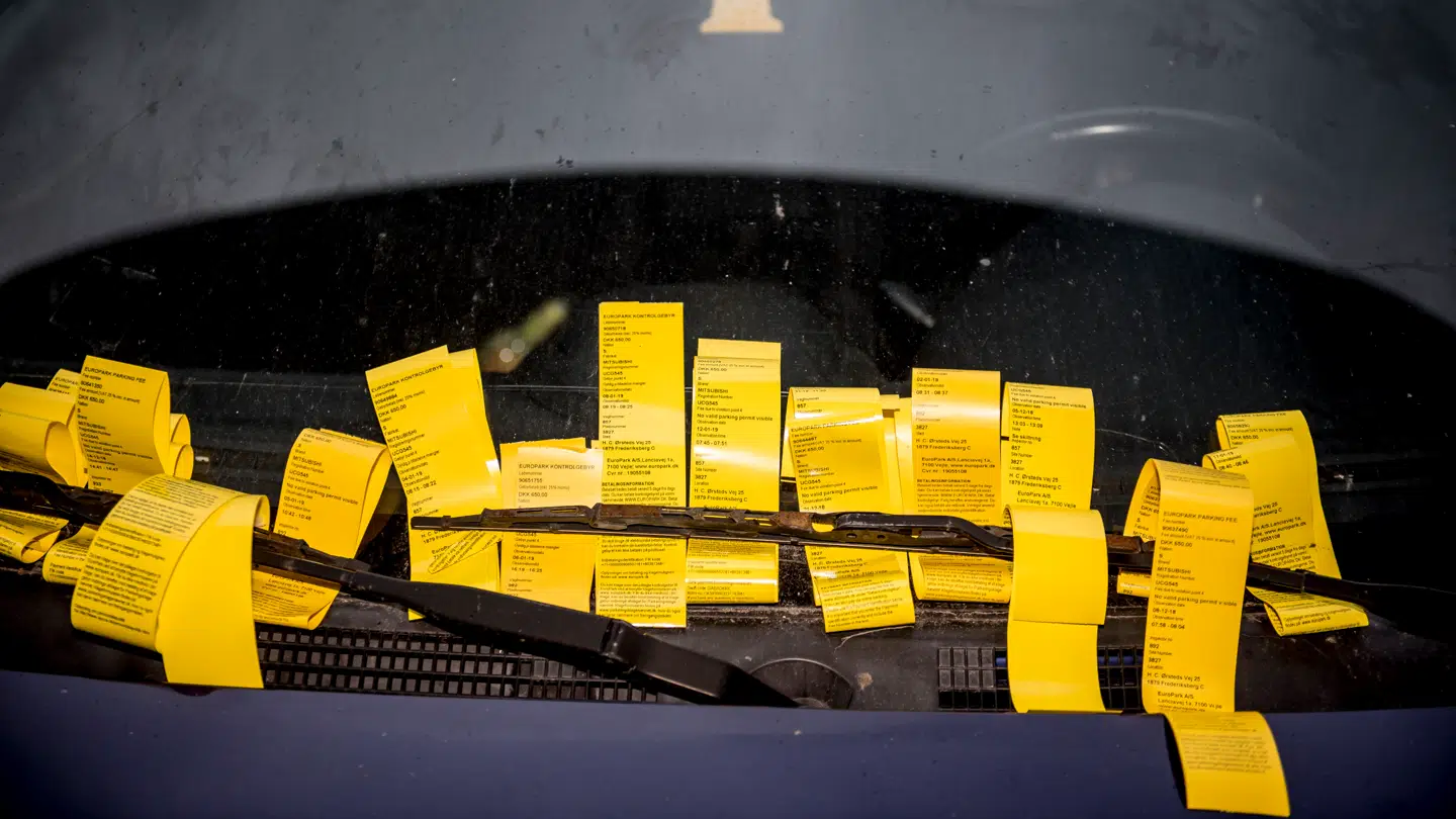 Danskere har modtaget 'usynlige p-bøder'. Nu skriver mange til ministeren.