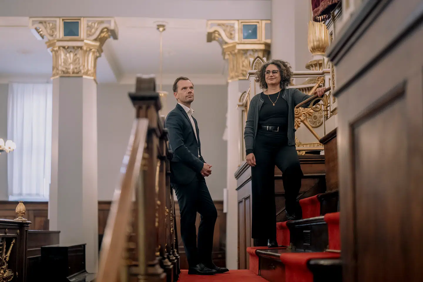 Jøder er ubetinget den mest truede minoritet i Danmark, skriver Amalie Lyhne i denne leder. Her ses forperson for Det Jødiske Samfund Ina Rosen og justitsminister Peter Hummelgaard (S) i synagogen i Krystalgade. Foto: Mathias Svold