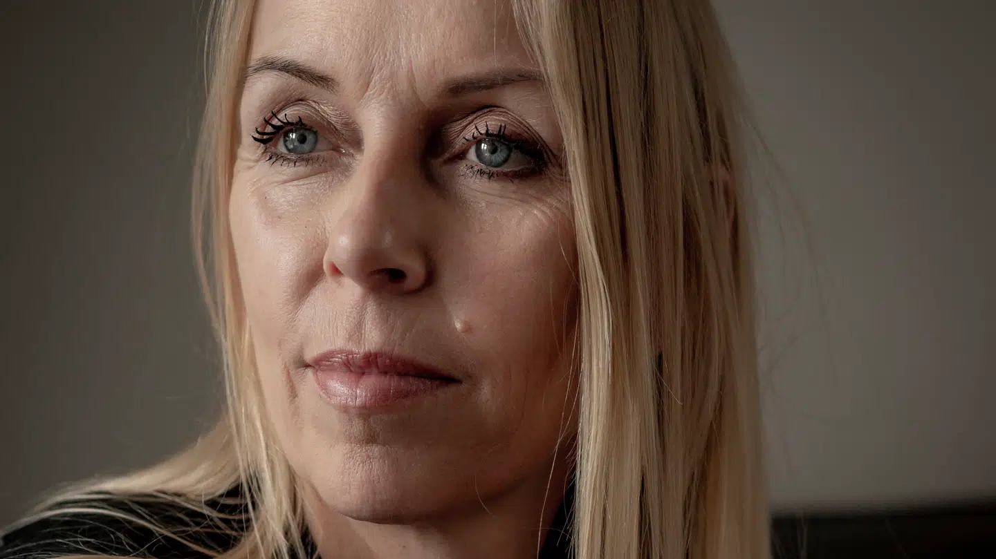 Personlig træner Lotte Arndal advarer mod at sidde for meget ned.