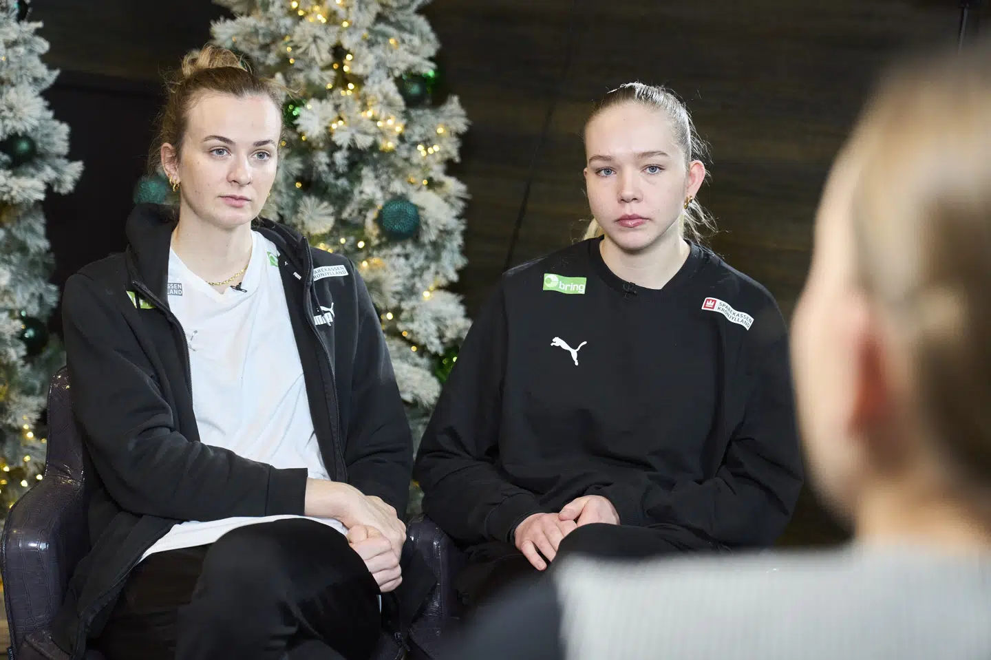 Anna Kristensen (til venstre) er det klare førstevalg, men det lever Amalie Milling (til højre) fint med.