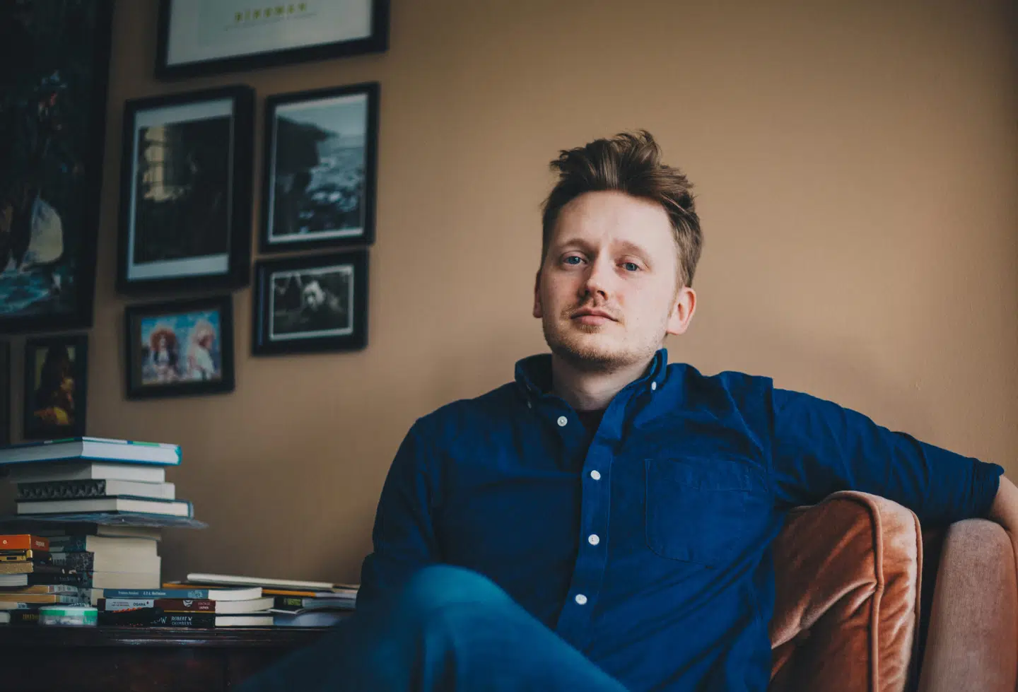 Sebastian Mattson står bag det seneste eksklusive interview med grev Nikolai. Han er journalist, forfatter og kongehusreporter, og i dag arbejder han for det svenske royalistmedie Svensk Damtidning, hvor han særligt har fokus på internationale kongelige. Foto: Milkdrop Studio / PR