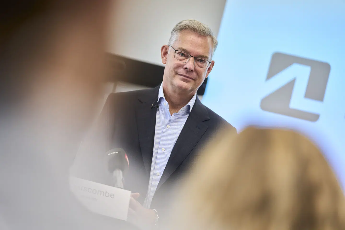 Sydbanks administrerende direktør, Mark Luscombe, fortæller om bankfusionen, der vil føre til skabelsen af et af landets fem største pengeinstitutter, på et pressemøde 27. oktober. (Arkivfoto).