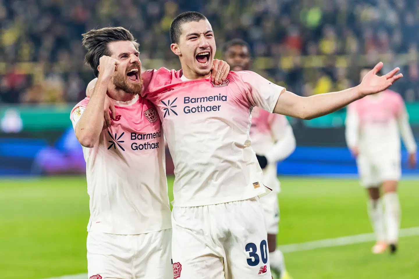 Ibrahim Maza satte sidste fod på et fremragende Leverkusen-opspil i første halvleg.