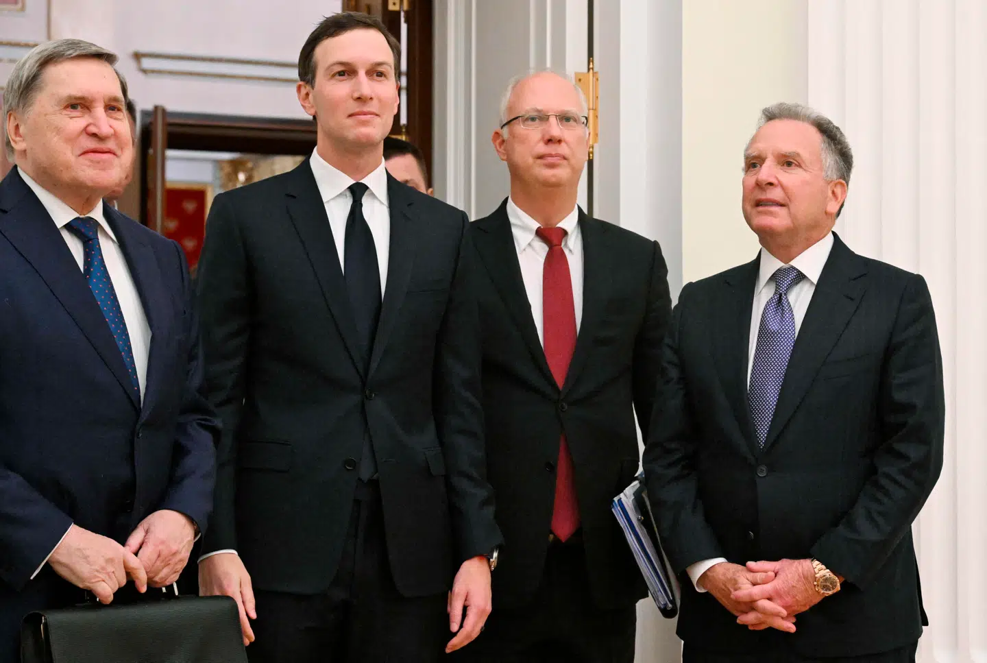 Her ses fra venstre: Vladimir Putins rådgiver Jurij Usjakov, Jared Kushner, Kremls økonomiske udsending Kirill Dmitrijev og den amerikanske særlige udsending Steve Witkoff.